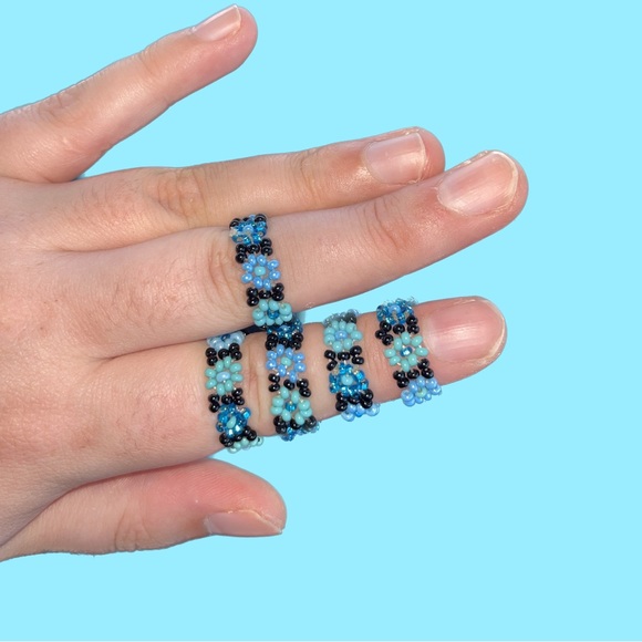 1pc / 5pcs Beaded Flower Stretchy Elastic Ring - Blues, Blacks, Turquoise tone - Picture 2 of 10
